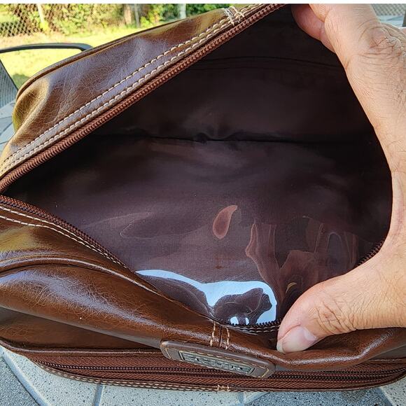 Relic Leather Dual Compartment Toiletry Travel Storage Bag - Picture 6 of 10